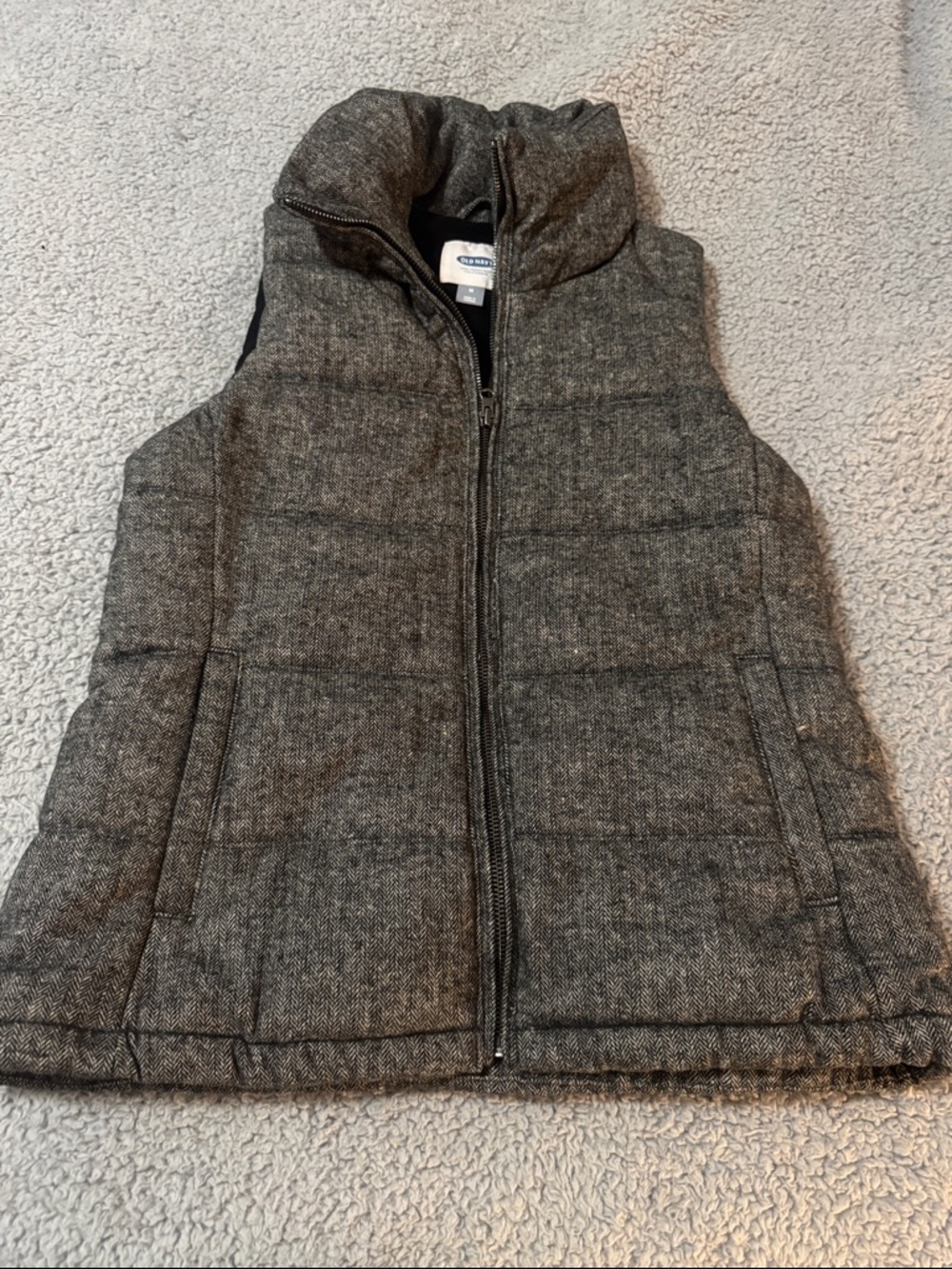 Old Navy Quilted Puffer Vest in Heather Gray